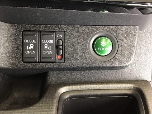 ステップワゴンスパーダ スパーダホンダセンシング　ナビ　Ｒカメラ　ブルートゥース　フルセグ　盗難防止　助手席エアバッグ　Ｗパワスラ　記録簿有　地デジ　ＬＥＤライト　横滑り防止システム　オートエアコン　リアカメラ　ＵＳＢ　三列シート　アイドリングＳ（23枚目）