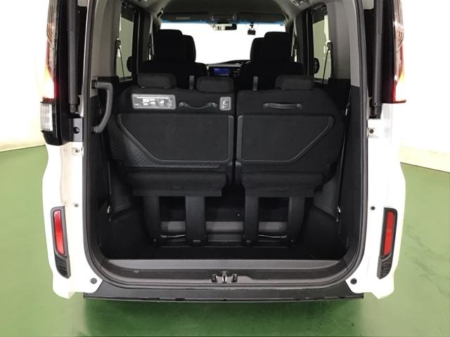 ステップワゴンスパーダ スパーダホンダセンシング　ナビ　Ｒカメラ　ブルートゥース　フルセグ　盗難防止　助手席エアバッグ　Ｗパワスラ　記録簿有　地デジ　ＬＥＤライト　横滑り防止システム　オートエアコン　リアカメラ　ＵＳＢ　三列シート　アイドリングＳ（30枚目）