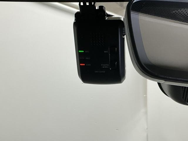 ヴェゼル ｅ：ＨＥＶＺ　ドラレコ　ナビ　Ｒカメラ　ブルートゥース　衝突回避支援ブレーキ機能　スマキ　Ｐトランク　フルオートエアコン　Ｄレコ　エアバッグ　両席エアバック　記録簿付　パワーウィンドウ　ＬＥＤランプ　ソナー　ＵＳＢ（13枚目）