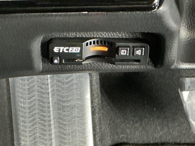 ヴェゼル ｅ：ＨＥＶＺ　ドラレコ　ナビ　Ｒカメラ　ブルートゥース　衝突回避支援ブレーキ機能　スマキ　Ｐトランク　フルオートエアコン　Ｄレコ　エアバッグ　両席エアバック　記録簿付　パワーウィンドウ　ＬＥＤランプ　ソナー　ＵＳＢ（15枚目）