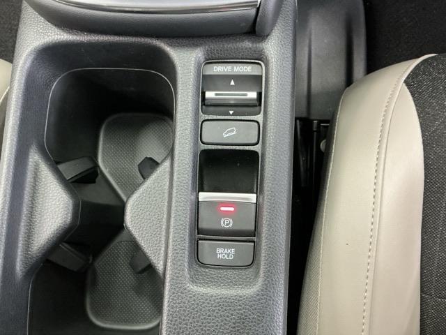 ヴェゼル ｅ：ＨＥＶＺ　ドラレコ　ナビ　Ｒカメラ　ブルートゥース　衝突回避支援ブレーキ機能　スマキ　Ｐトランク　フルオートエアコン　Ｄレコ　エアバッグ　両席エアバック　記録簿付　パワーウィンドウ　ＬＥＤランプ　ソナー　ＵＳＢ（18枚目）