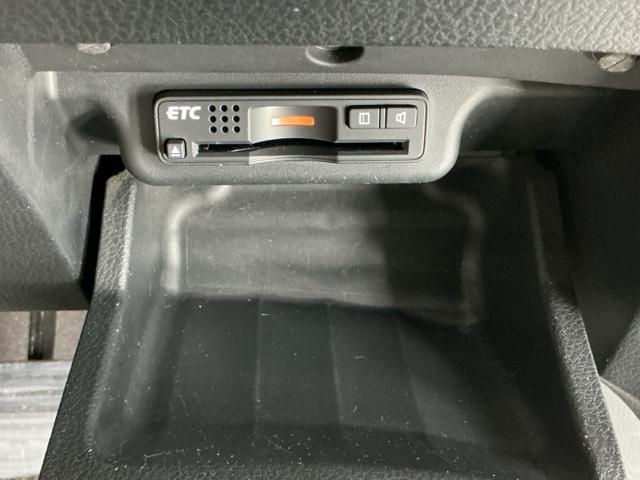 オデッセイ Ｍエアロパッケージ　ナビ　Ｒカメラ　ワンセグ　ＤＶＤ　ＥＴＣ　キーフリー　点検記録簿　横滑り防止装置　パワーウィンドウ　フルオートエアコン　３列シート　エアバック　パワーステアリング　ＡＢＳ　パノラマビュー　盗難防止機能（13枚目）