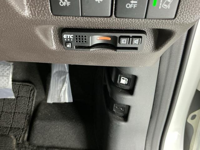 フリード Ｇ・ホンダセンシング　ナビ　Ｒカメラ　ブルートゥース　フルセグ　Ｆセグ　追突被害軽減ブレーキ　ｉストップ　Ｗエアバッグ　パワーウィンドウ　アクティブクルーズコントロール　スマートキ　カラーバックモニター　整備点検記録簿（13枚目）