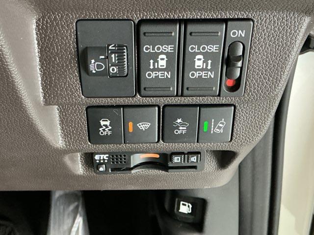 フリード Ｇ・ホンダセンシング　ナビ　Ｒカメラ　ブルートゥース　フルセグ　Ｆセグ　追突被害軽減ブレーキ　ｉストップ　Ｗエアバッグ　パワーウィンドウ　アクティブクルーズコントロール　スマートキ　カラーバックモニター　整備点検記録簿（28枚目）
