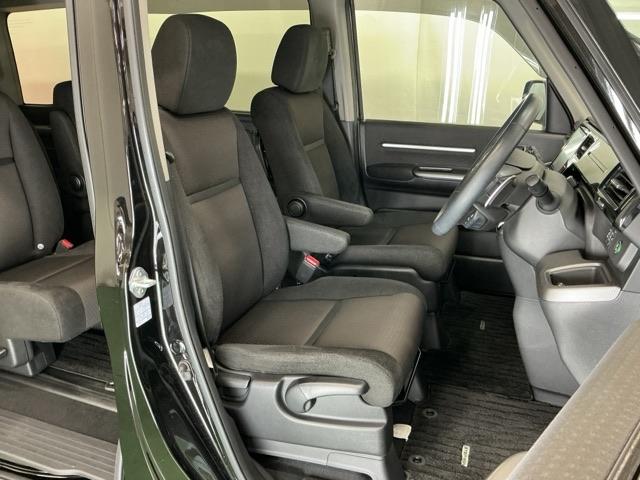 ステップワゴンスパーダ スパーダホンダセンシング　ドラレコ　ナビ　Ｒカメラ　ブルートゥース　盗難防止　助手席エアバッグ　Ｗパワスラ　記録簿有　地デジ　ＬＥＤライト　横滑り防止システム　オートエアコン　リアカメラ　ドライブレコーダー装着車　ＵＳＢ（18枚目）
