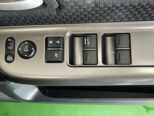 ステップワゴンスパーダ スパーダホンダセンシング　ドラレコ　ナビ　Ｒカメラ　ブルートゥース　盗難防止　助手席エアバッグ　Ｗパワスラ　記録簿有　地デジ　ＬＥＤライト　横滑り防止システム　オートエアコン　リアカメラ　ドライブレコーダー装着車　ＵＳＢ（66枚目）