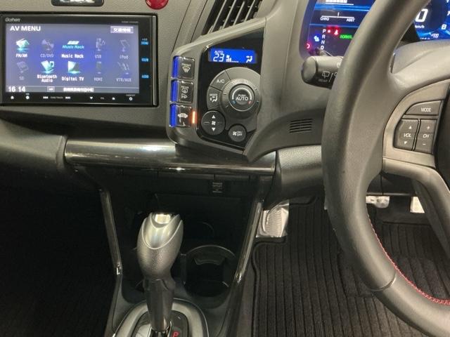 ＣＲ－Ｚ αマスターレーベル　ナビ　Ｒカメラ　ブルートゥース　フルセグ　記録簿　Ｂカメラ　スマキー　ＥＴＣ　オートクルーズ　ＤＶＤ再生　アイストップ　キーフリーシステム　Ｗエアバッグ　ＡＢＳ　オートエアコン　パワーウインドウ（3枚目）