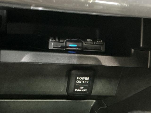 ＣＲ－Ｚ αマスターレーベル　ナビ　Ｒカメラ　ブルートゥース　フルセグ　記録簿　Ｂカメラ　スマキー　ＥＴＣ　オートクルーズ　ＤＶＤ再生　アイストップ　キーフリーシステム　Ｗエアバッグ　ＡＢＳ　オートエアコン　パワーウインドウ（13枚目）