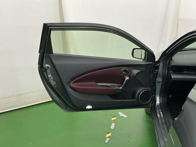 ＣＲ－Ｚ αマスターレーベル　ナビ　Ｒカメラ　ブルートゥース　フルセグ　記録簿　Ｂカメラ　スマキー　ＥＴＣ　オートクルーズ　ＤＶＤ再生　アイストップ　キーフリーシステム　Ｗエアバッグ　ＡＢＳ　オートエアコン　パワーウインドウ（45枚目）