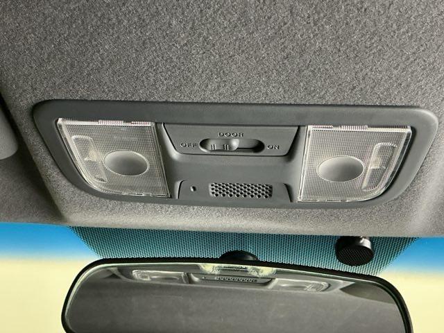 ＣＲ－Ｚ αマスターレーベル　ナビ　Ｒカメラ　ブルートゥース　フルセグ　記録簿　Ｂカメラ　スマキー　ＥＴＣ　オートクルーズ　ＤＶＤ再生　アイストップ　キーフリーシステム　Ｗエアバッグ　ＡＢＳ　オートエアコン　パワーウインドウ（62枚目）