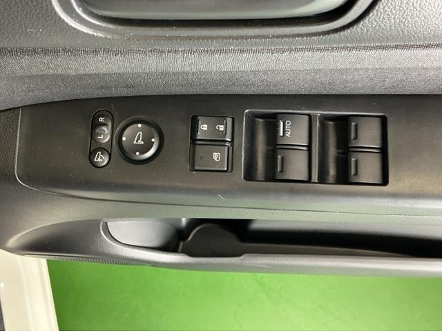 Ｎ－ＢＯＸ ＧＳＳパッケージ　ナビ　Ｒカメラ　ＣＤ　ＤＶＤ　フルセグ　Ｗ電動ドア　Ｉストップ　ダブルエアバック　点検記録簿　イモビ　地デジ　前席シートヒーター　スマートキー＆プッシュスタート　ベンチシ－ト　ＥＴＣ付き　横滑防止（67枚目）