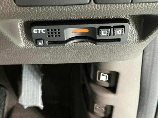 フリードハイブリッド ハイブリッド・Ｇホンダセンシング　ナビ　Ｒカメラ　ブルートゥース　フルセグ　軽減ブレーキ　キーフリーシステム　記録簿　ＤＶＤ再生可能　ＥＣＯＮ　後カメラ　Ａクルーズ　ＬＥＤヘッドランプ　横滑防止　パワーウインドウ　３列シート　ＥＴＣ付（14枚目）