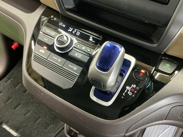 フリードハイブリッド ハイブリッド・Ｇホンダセンシング　ナビ　Ｒカメラ　ブルートゥース　フルセグ　軽減ブレーキ　キーフリーシステム　記録簿　ＤＶＤ再生可能　ＥＣＯＮ　後カメラ　Ａクルーズ　ＬＥＤヘッドランプ　横滑防止　パワーウインドウ　３列シート　ＥＴＣ付（16枚目）