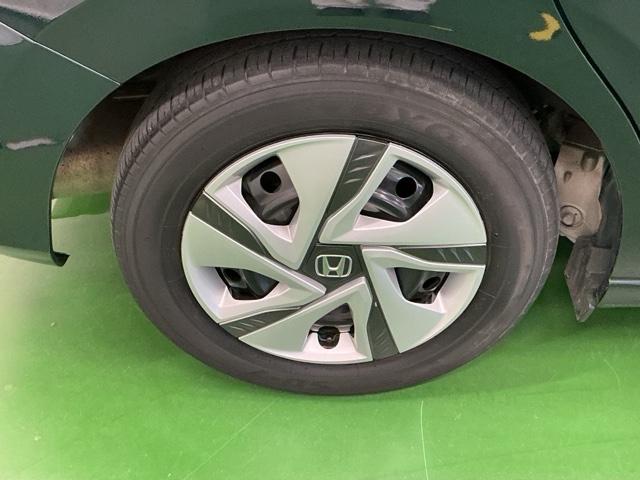 フリードハイブリッド ハイブリッド・Ｇホンダセンシング　ナビ　Ｒカメラ　ブルートゥース　フルセグ　軽減ブレーキ　キーフリーシステム　記録簿　ＤＶＤ再生可能　ＥＣＯＮ　後カメラ　Ａクルーズ　ＬＥＤヘッドランプ　横滑防止　パワーウインドウ　３列シート　ＥＴＣ付（32枚目）