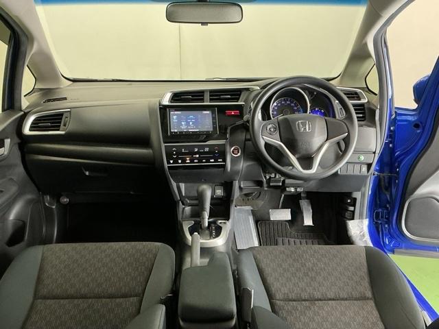 フィット １３Ｇ・Ｌパッケージ　ナビ　Ｒカメラ　ブルートゥース　フルセグ　盗難警報装置　Ｂカメ　Ｓキー　フルオートエアコン　整備記録簿　リモコンキー　横滑り防止機能　エアバック　アイスト　ＥＴＣ付き　パワーウィンド　Ｗエアバッグ（2枚目）