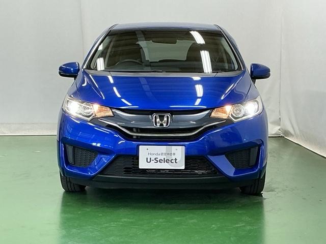 フィット １３Ｇ・Ｌパッケージ　ナビ　Ｒカメラ　ブルートゥース　フルセグ　盗難警報装置　Ｂカメ　Ｓキー　フルオートエアコン　整備記録簿　リモコンキー　横滑り防止機能　エアバック　アイスト　ＥＴＣ付き　パワーウィンド　Ｗエアバッグ（6枚目）