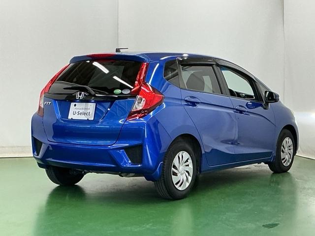 フィット １３Ｇ・Ｌパッケージ　ナビ　Ｒカメラ　ブルートゥース　フルセグ　盗難警報装置　Ｂカメ　Ｓキー　フルオートエアコン　整備記録簿　リモコンキー　横滑り防止機能　エアバック　アイスト　ＥＴＣ付き　パワーウィンド　Ｗエアバッグ（8枚目）