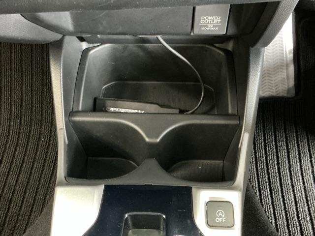 フィット １３Ｇ・Ｌパッケージ　ナビ　Ｒカメラ　ブルートゥース　フルセグ　盗難警報装置　Ｂカメ　Ｓキー　フルオートエアコン　整備記録簿　リモコンキー　横滑り防止機能　エアバック　アイスト　ＥＴＣ付き　パワーウィンド　Ｗエアバッグ（16枚目）