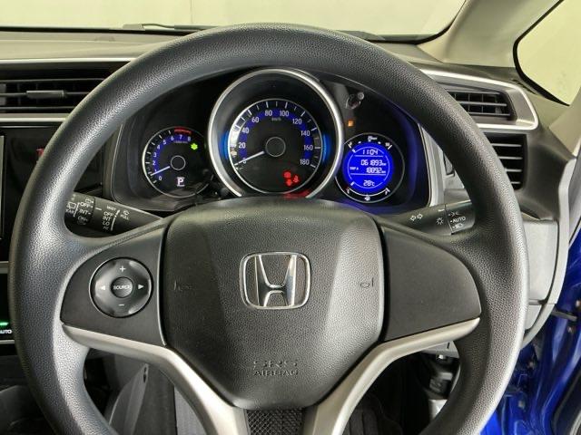 フィット １３Ｇ・Ｌパッケージ　ナビ　Ｒカメラ　ブルートゥース　フルセグ　盗難警報装置　Ｂカメ　Ｓキー　フルオートエアコン　整備記録簿　リモコンキー　横滑り防止機能　エアバック　アイスト　ＥＴＣ付き　パワーウィンド　Ｗエアバッグ（19枚目）