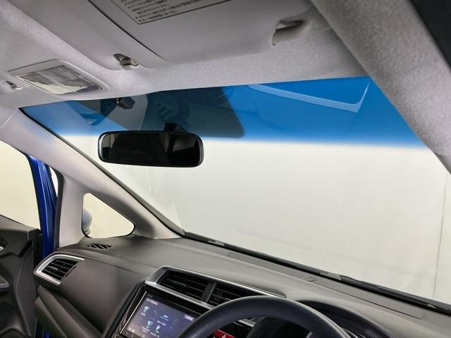 フィット １３Ｇ・Ｌパッケージ　ナビ　Ｒカメラ　ブルートゥース　フルセグ　盗難警報装置　Ｂカメ　Ｓキー　フルオートエアコン　整備記録簿　リモコンキー　横滑り防止機能　エアバック　アイスト　ＥＴＣ付き　パワーウィンド　Ｗエアバッグ（52枚目）