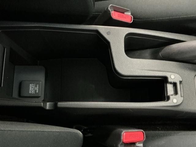 フィット １３Ｇ・Ｌパッケージ　ナビ　Ｒカメラ　ブルートゥース　フルセグ　盗難警報装置　Ｂカメ　Ｓキー　フルオートエアコン　整備記録簿　リモコンキー　横滑り防止機能　エアバック　アイスト　ＥＴＣ付き　パワーウィンド　Ｗエアバッグ（55枚目）