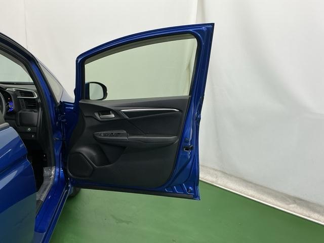 フィット １３Ｇ・Ｌパッケージ　ナビ　Ｒカメラ　ブルートゥース　フルセグ　盗難警報装置　Ｂカメ　Ｓキー　フルオートエアコン　整備記録簿　リモコンキー　横滑り防止機能　エアバック　アイスト　ＥＴＣ付き　パワーウィンド　Ｗエアバッグ（62枚目）