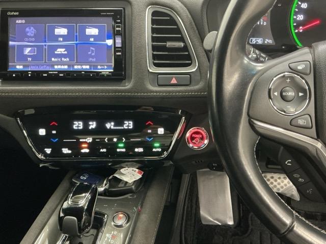 ヴェゼル ハイブリッドＲＳ・ホンダセンシング　ドラレコ　ナビ　Ｒカメラ　ブルートゥース　ＥＴＣ付　定期点検記録簿　サイドＳＲＳ　フルオートエアコン　ＵＳＢ接続　両席エアバック　スマキー　オートクルーズコントロール　衝突軽減ブレーキシステム　イモビ（3枚目）