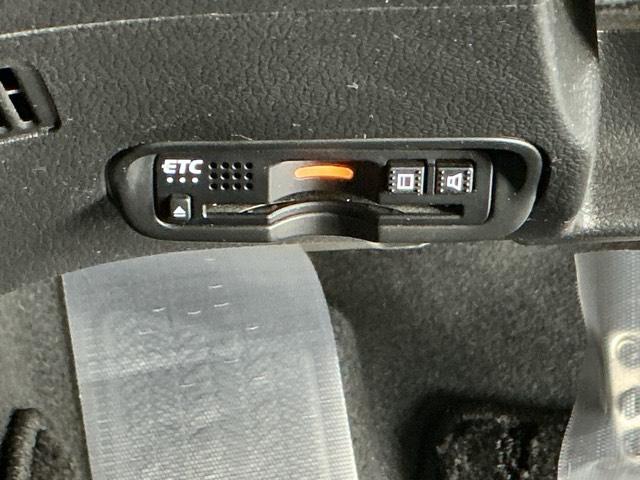 ヴェゼル ハイブリッドＲＳ・ホンダセンシング　ドラレコ　ナビ　Ｒカメラ　ブルートゥース　ＥＴＣ付　定期点検記録簿　サイドＳＲＳ　フルオートエアコン　ＵＳＢ接続　両席エアバック　スマキー　オートクルーズコントロール　衝突軽減ブレーキシステム　イモビ（14枚目）