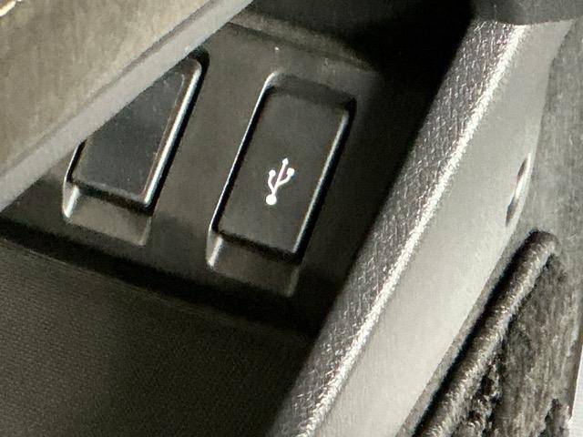 ヴェゼル ハイブリッドＲＳ・ホンダセンシング　ドラレコ　ナビ　Ｒカメラ　ブルートゥース　ＥＴＣ付　定期点検記録簿　サイドＳＲＳ　フルオートエアコン　ＵＳＢ接続　両席エアバック　スマキー　オートクルーズコントロール　衝突軽減ブレーキシステム　イモビ（17枚目）