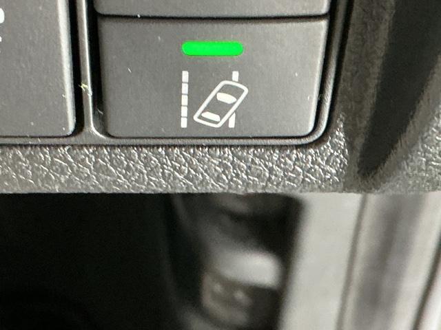ヴェゼル ハイブリッドＲＳ・ホンダセンシング　ドラレコ　ナビ　Ｒカメラ　ブルートゥース　ＥＴＣ付　定期点検記録簿　サイドＳＲＳ　フルオートエアコン　ＵＳＢ接続　両席エアバック　スマキー　オートクルーズコントロール　衝突軽減ブレーキシステム　イモビ（26枚目）