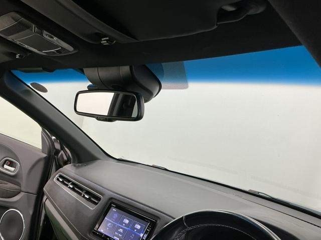 ヴェゼル ハイブリッドＲＳ・ホンダセンシング　ドラレコ　ナビ　Ｒカメラ　ブルートゥース　ＥＴＣ付　定期点検記録簿　サイドＳＲＳ　フルオートエアコン　ＵＳＢ接続　両席エアバック　スマキー　オートクルーズコントロール　衝突軽減ブレーキシステム　イモビ（31枚目）