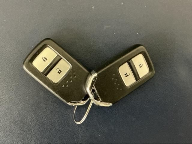 ヴェゼル ハイブリッドＲＳ・ホンダセンシング　ドラレコ　ナビ　Ｒカメラ　ブルートゥース　ＥＴＣ付　定期点検記録簿　サイドＳＲＳ　フルオートエアコン　ＵＳＢ接続　両席エアバック　スマキー　オートクルーズコントロール　衝突軽減ブレーキシステム　イモビ（47枚目）