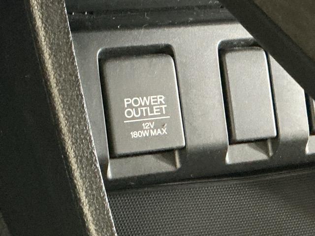 ヴェゼル ハイブリッドＲＳ・ホンダセンシング　ドラレコ　ナビ　Ｒカメラ　ブルートゥース　ＥＴＣ付　定期点検記録簿　サイドＳＲＳ　フルオートエアコン　ＵＳＢ接続　両席エアバック　スマキー　オートクルーズコントロール　衝突軽減ブレーキシステム　イモビ（51枚目）