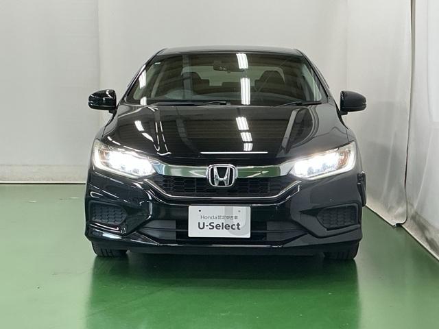 ＬＥＤヘッドライトを装備しています。ＬＥＤヘッドライトはとても明るく、雨の日や夜間走行も安全・安心です。オートライトコントロール付きで周囲の明るさに応じて自動で点灯・消灯します