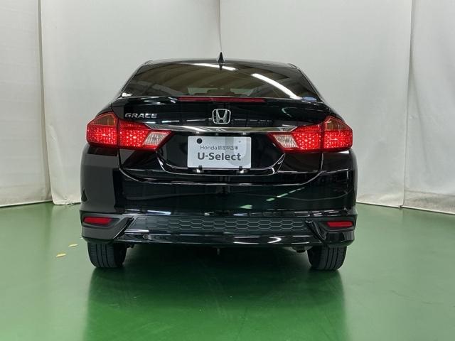 ボディーやインテリアは専門スタッフが一台一台丁寧に磨き、クリーニングしています