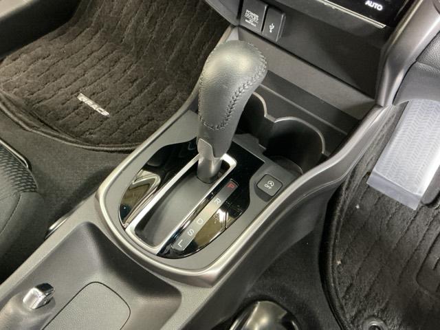 発進時から滑らかに加速する無段階変速のＣＶＴはストップ＆ゴーの多い街の中も快適です