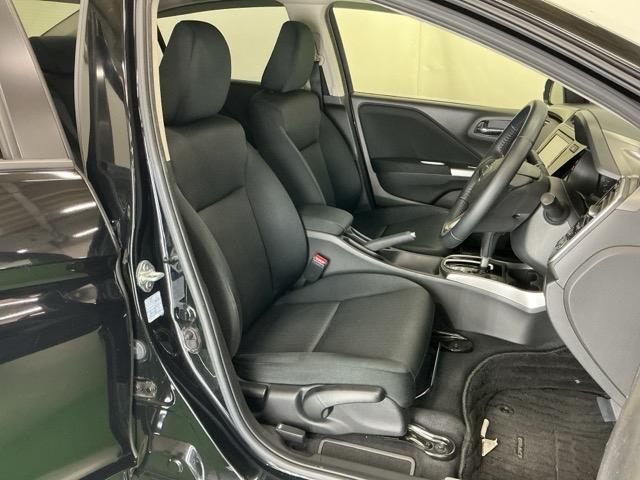 シート表皮は専用のクリーナーできれいにクリーニングしていて清潔に保たれています