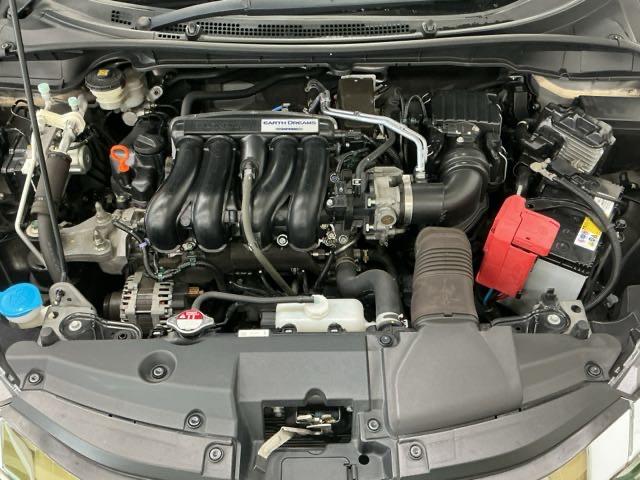 エンジンルームもきれいにクリーニングしています、きれいなエンジンだからこそ丁寧なメンテナンスが行き届きます