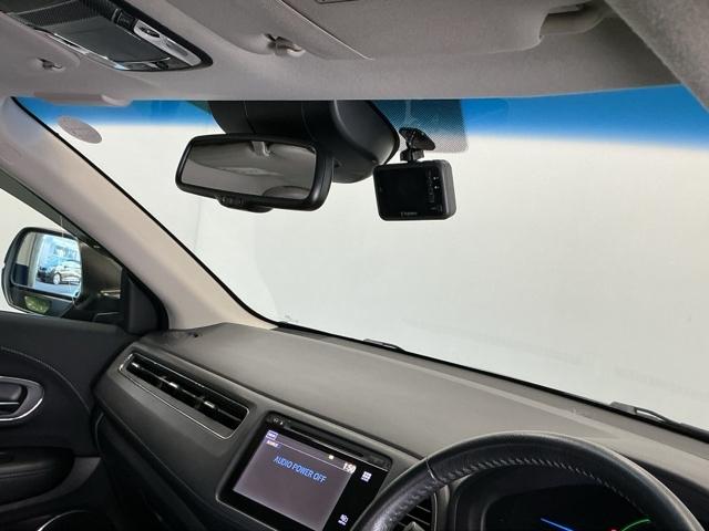 ヴェゼル ハイブリッドZ ナビ Rカメラ ブルートゥース フルセグ スマキー LEDランプ ETC付 整備記録簿 シ-トヒ-タ- サイドカーテンエアバック 運転席助手席エアバッグ VSA パワーステアリング フルオートエアコン(24枚目)