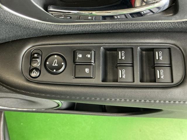 ヴェゼル ハイブリッドZ ナビ Rカメラ ブルートゥース フルセグ スマキー LEDランプ ETC付 整備記録簿 シ-トヒ-タ- サイドカーテンエアバック 運転席助手席エアバッグ VSA パワーステアリング フルオートエアコン(64枚目)