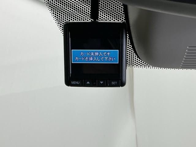 まさか！の時のためにドライブレコーダー装着しています。衝突を感知すると一定時間画像を自動保存できるので安心です。