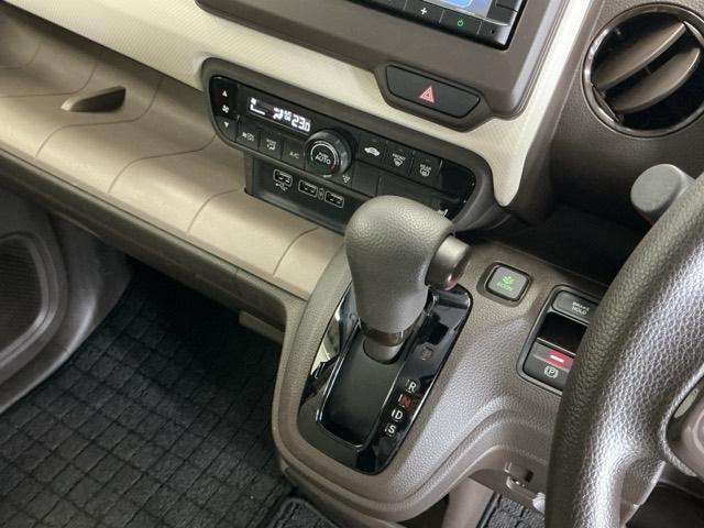 発進時から滑らかに加速する無段階変速のＣＶＴはストップ＆ゴーの多い街の中も快適です