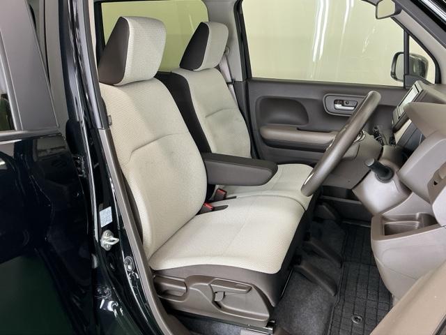 シート表皮は専用のクリーナーできれいにクリーニングしていて清潔に保たれています。