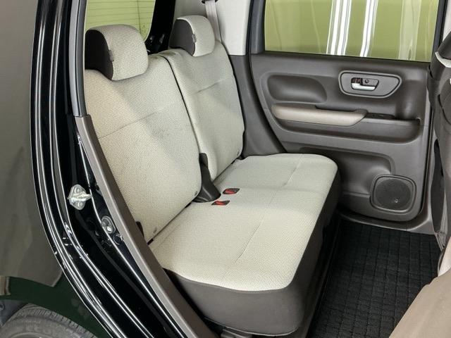 フラットな床と膝回りや頭上スペースなど十分な広さがあります。