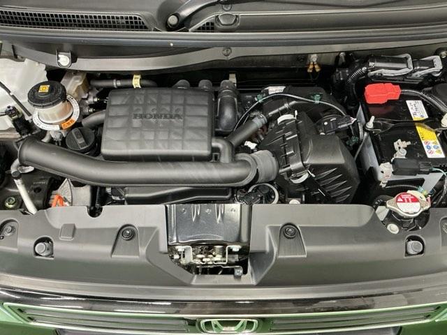 エンジンルームもきれいにクリーニングしています、きれいなエンジンだからこそ丁寧なメンテナンスが行き届きます