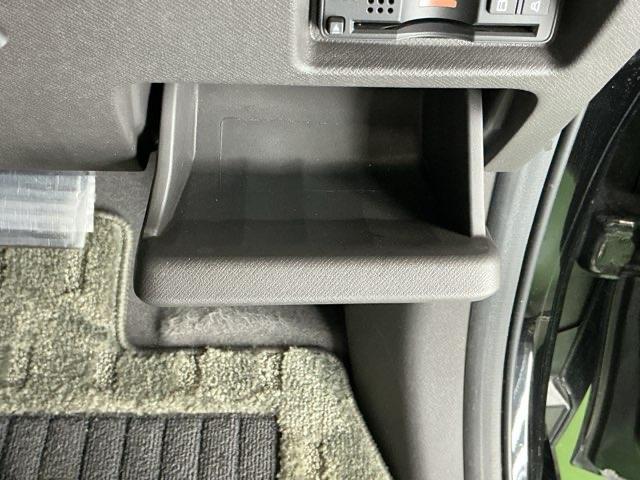 ステップワゴン GEセレクション ナビ Rカメラ ブルートゥース ワンセグTV 横滑防止装置 デュアルエアバッグ 三列シート キーレスエントリーキー ETC車載器 PW PS 盗難防止装置 記録簿 AAC リアカメラ 運転席エアバック(46枚目)