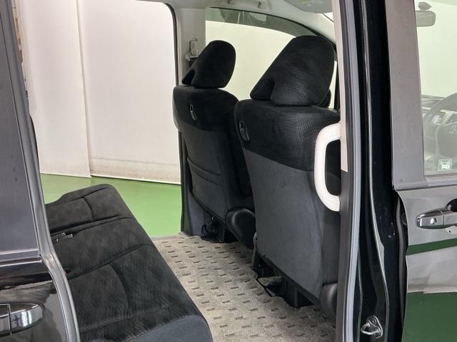 ステップワゴン GEセレクション ナビ Rカメラ ブルートゥース ワンセグTV 横滑防止装置 デュアルエアバッグ 三列シート キーレスエントリーキー ETC車載器 PW PS 盗難防止装置 記録簿 AAC リアカメラ 運転席エアバック(56枚目)