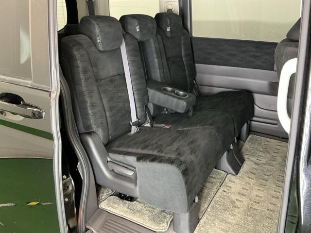 ステップワゴン GEセレクション ナビ Rカメラ ブルートゥース ワンセグTV 横滑防止装置 デュアルエアバッグ 三列シート キーレスエントリーキー ETC車載器 PW PS 盗難防止装置 記録簿 AAC リアカメラ 運転席エアバック(57枚目)