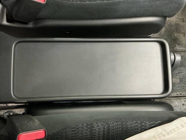 ステップワゴン GEセレクション ナビ Rカメラ ブルートゥース ワンセグTV 横滑防止装置 デュアルエアバッグ 三列シート キーレスエントリーキー ETC車載器 PW PS 盗難防止装置 記録簿 AAC リアカメラ 運転席エアバック(60枚目)