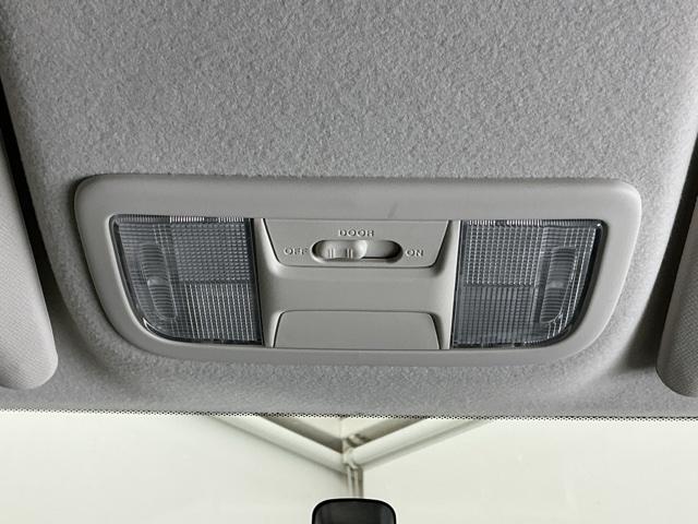 ステップワゴン GEセレクション ナビ Rカメラ ブルートゥース ワンセグTV 横滑防止装置 デュアルエアバッグ 三列シート キーレスエントリーキー ETC車載器 PW PS 盗難防止装置 記録簿 AAC リアカメラ 運転席エアバック(70枚目)